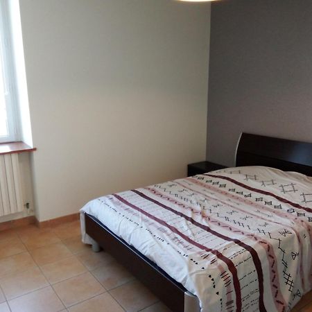 Appartement Chez Steph à Saint-Germain-Nuelles Extérieur photo