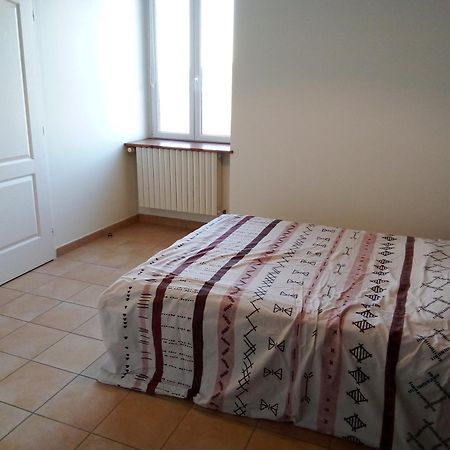 Appartement Chez Steph à Saint-Germain-Nuelles Extérieur photo